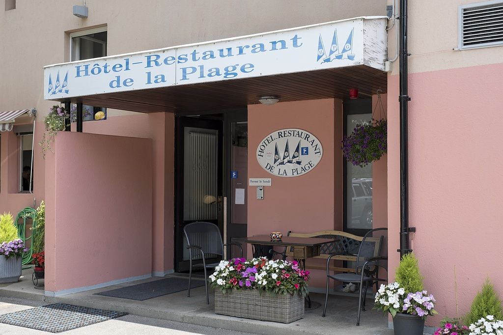 Hôtel Restaurant De La Plage Présentation Gland